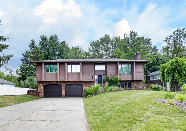 1st image of 15 Bayshore Dr, Battle Creek, MI 49015 | MLS# 66026032534