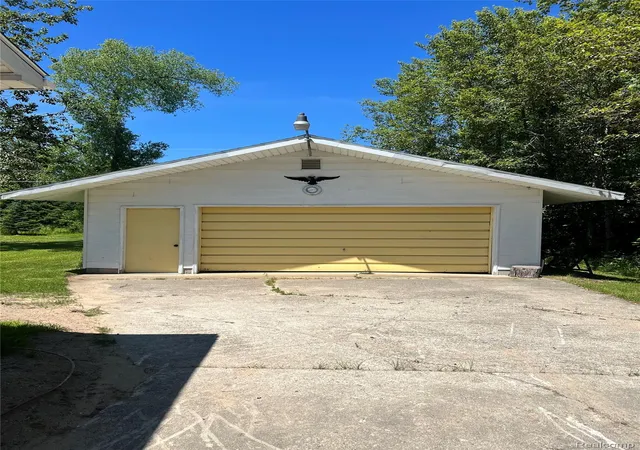 Photo 3 of Single family home for sale at 3567 Coveview Dr, Lupton, MI 48635 | MLS# 20261049061 | Listing updated on 2026-07-06