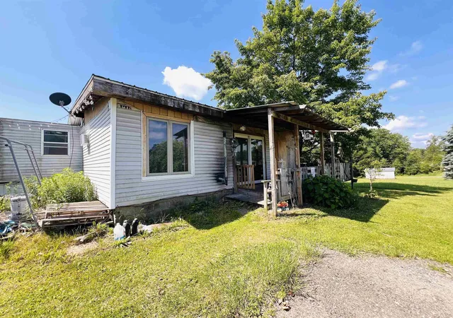 Photo 2 of Single family home for sale at 111 Eastland Dr, Leroy, MI 49655 | MLS# 78080070375 | Listing updated on 2026-07-01