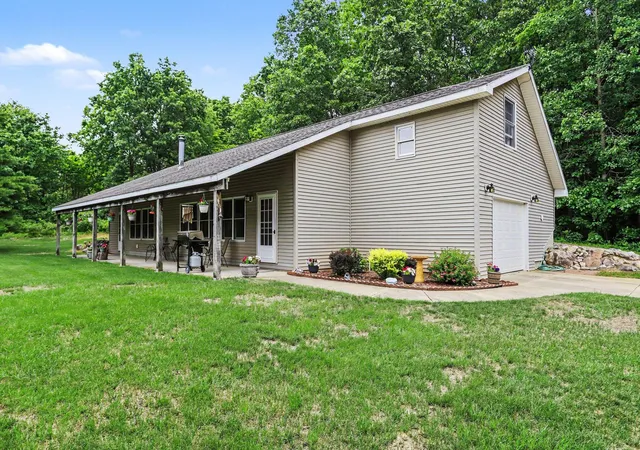 1st image of 21641 Pine Lake Rd, Battle Creek, MI 49014 | MLS# 66026032543