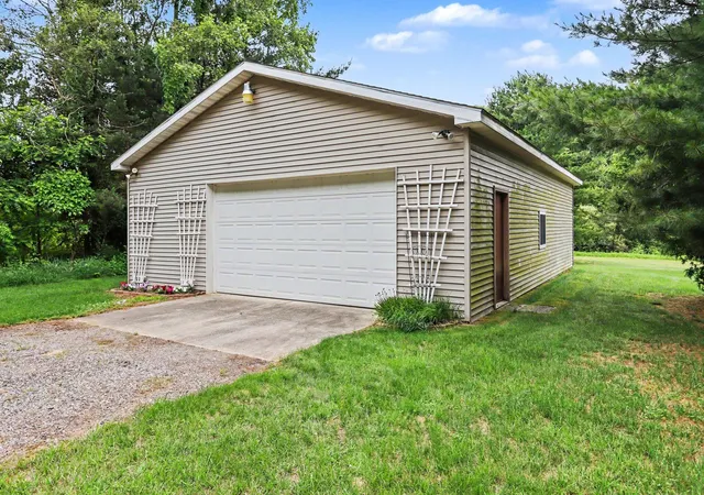 2nd image of 21641 Pine Lake Rd, Battle Creek, MI 49014 | MLS# 66026032543