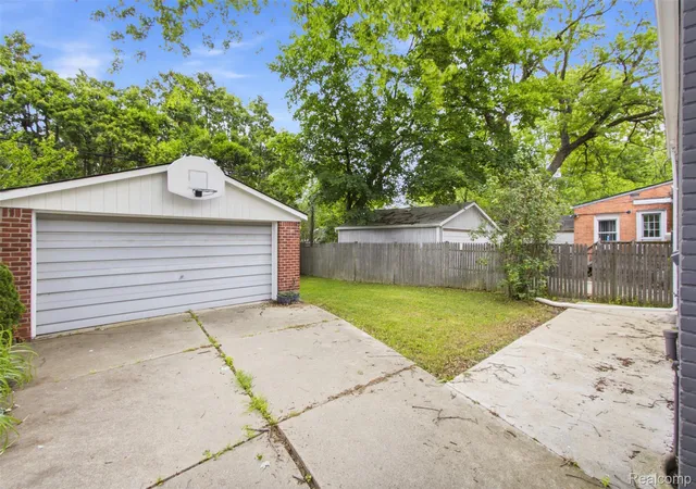 17th image of 1388 Vernier Rd, Grosse Pointe Woods, MI 48236 | MLS# 20261049085