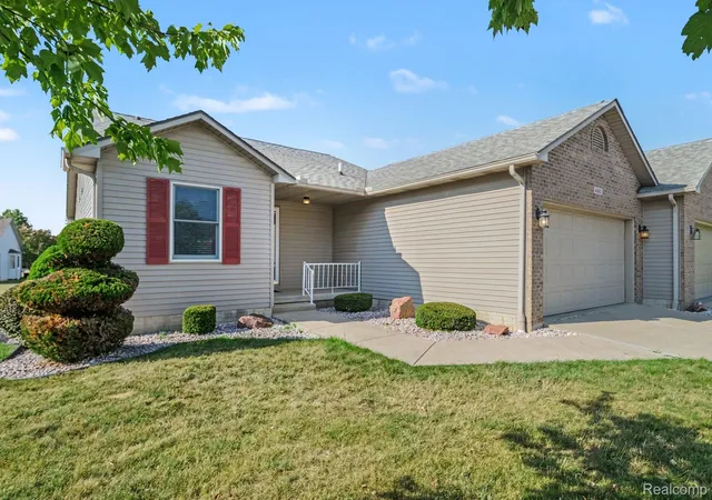 Listing Photo 3 - Condo for sale in building located at 4392 Springbrook Dr, Swartz Creek, MI 48473