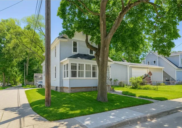 Photo 2 of Single family home for sale at 1517 James St, Kalamazoo, MI 49001 | MLS# 65026032564 | Listing updated on 2026-08-19