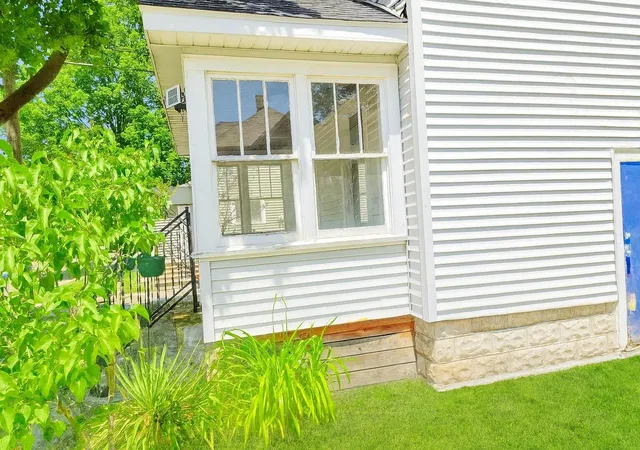 Photo 4 of Single family home for sale at 1517 James St, Kalamazoo, MI 49001 | MLS# 65026032564 | Listing updated on 2026-08-19