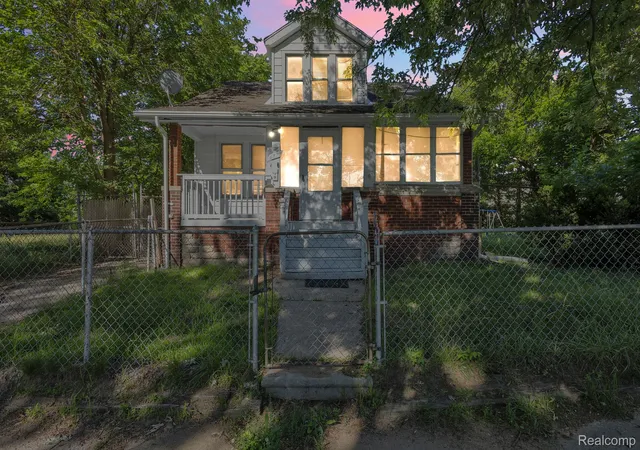 Photo 3 of Single family home for sale at 4877 Maynard St, Detroit, MI 48215 | MLS# 20261049089 | Listing updated on 2026-08-14