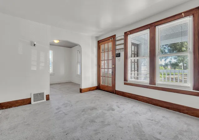 Photo 3 of Single family home for sale at 4877 Maynard St, Detroit, MI 48215 | MLS# 20261049089 | Listing updated on 2026-08-14