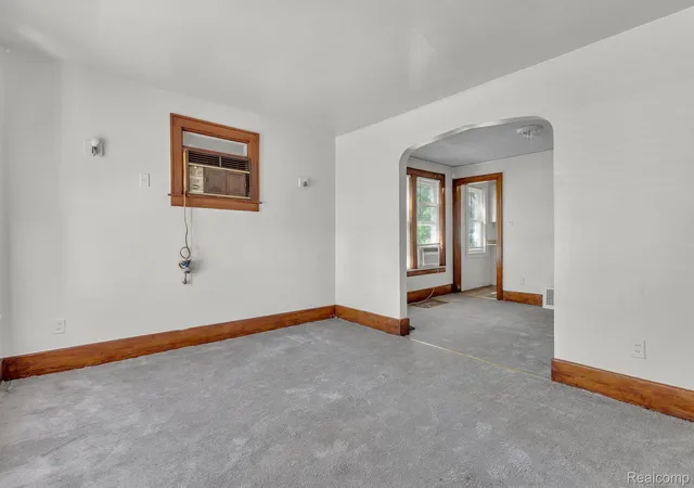 Photo 4 of Single family home for sale at 4877 Maynard St, Detroit, MI 48215 | MLS# 20261049089 | Listing updated on 2026-08-14