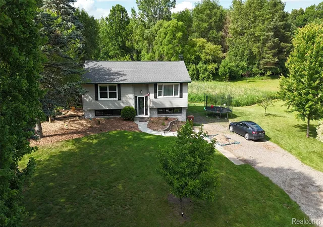 Photo 1 of Single family home for sale at 7915 Hillcrest Dr, Laingsburg, MI 48848 | MLS# 20261049090 | Listing updated on 2026-09-01