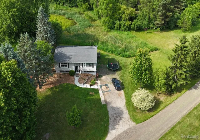 Photo 12 of Single family home for sale at 7915 Hillcrest Dr, Laingsburg, MI 48848 | MLS# 20261049090 | Listing updated on 2026-09-01