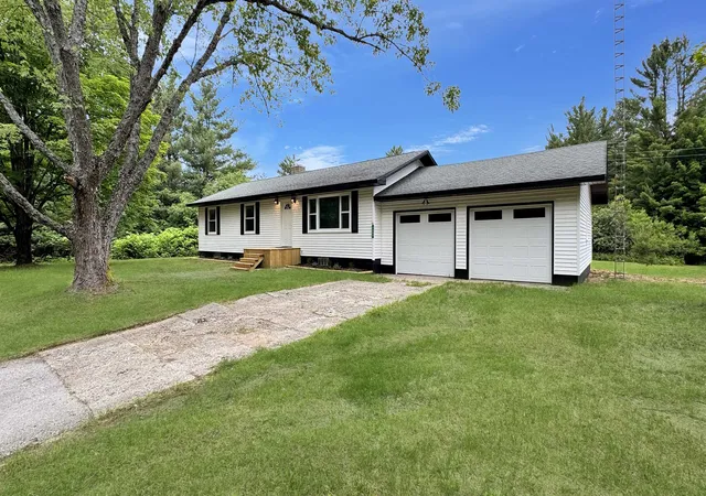 Photo 2 of Single family home for sale at 3403 E 34 Road, Cadillac, MI 49601 | MLS# 78080070378 | Listing updated on 2026-09-06