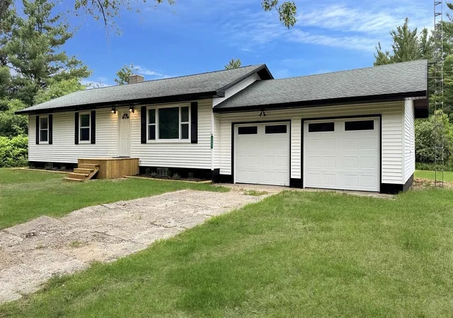 Photo 3 of Single family home for sale at 3403 E 34 Road, Cadillac, MI 49601 | MLS# 78080070378 | Listing updated on 2026-09-06
