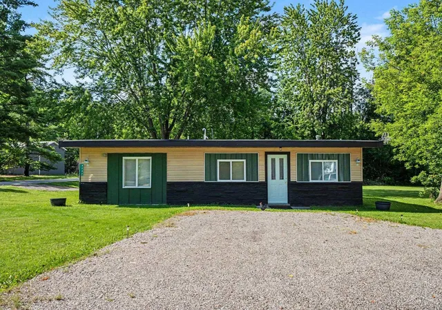 Photo 1 of Sale Pending at 4042 S Oak Dr, Beaverton, MI 48612 | MLS# 61050213139 | Listing updated on 2026-09-01