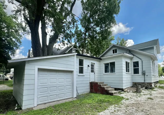 Photo 4 of Single family home for sale at 110 Hillsdale St, Hillsdale, MI 49242 | MLS# 62026032576 | Listing updated on 2026-09-11