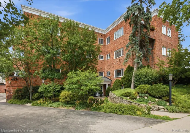 Photo 2 of Condo for sale at 450 Oak Ave #203, Birmingham, MI 48009 | MLS# 20261049128 | Listing updated on 2026-08-23