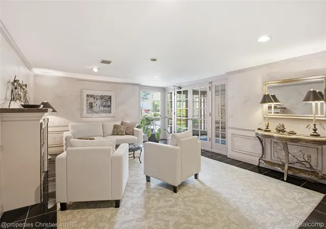 Listing Photo 5 - Condo for sale in building located at 450 Oak Ave, Birmingham, MI 48009 - Unit #203