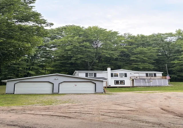 2nd image of 3865 Blueberry Ln, Honor, MI 49640 | MLS# 78080070381