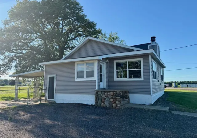 Photo 3 of Single family home for sale at 5577 Peet Rd, Chesaning, MI 48616 | MLS# 5050213146 | Listing updated on 2026-09-16