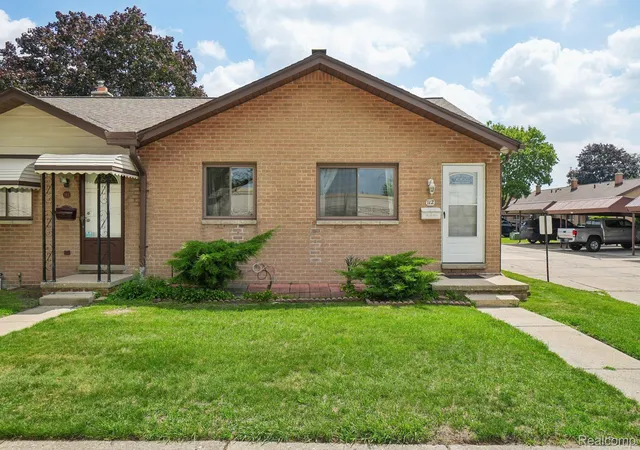 Photo 3 of Condo for sale at 8401 18 Mile Rd #112, Sterling Heights City Macomb, MI 48313 | MLS# 20261049148 | Listing updated on 2026-07-25