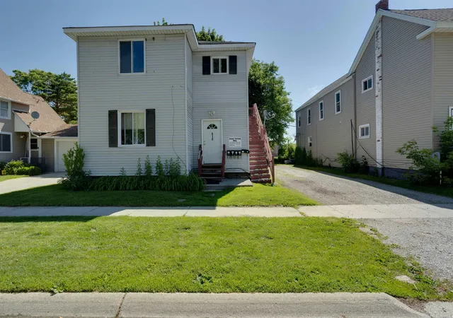 Photo 1 of Sale Pending at 610 Ontario St, Port Huron, MI 48060 | MLS# 58050213154 | Listing updated on 2026-09-13