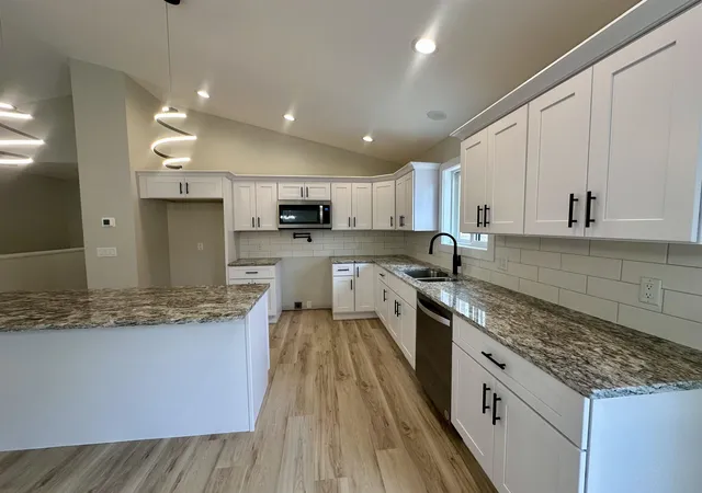 Photo 2 of Single family home for sale at 1118 Birmley Ests Dr, Traverse City, MI 49696 | MLS# 78080070386 | Listing updated on 2026-07-04