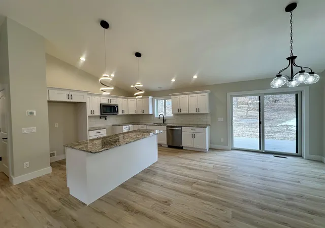 Photo 4 of Single family home for sale at 1118 Birmley Ests Dr, Traverse City, MI 49696 | MLS# 78080070386 | Listing updated on 2026-07-04