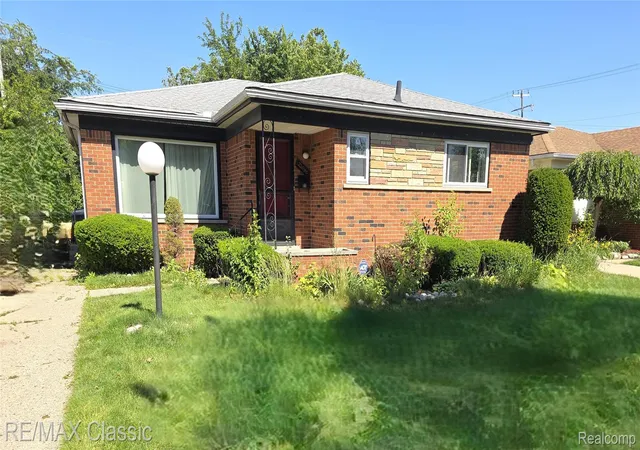 Photo 1 of Sale Pending at 23040 Beverly St, Oak Park, MI 48237 | MLS# 20261049173 | Listing updated on 2026-07-11