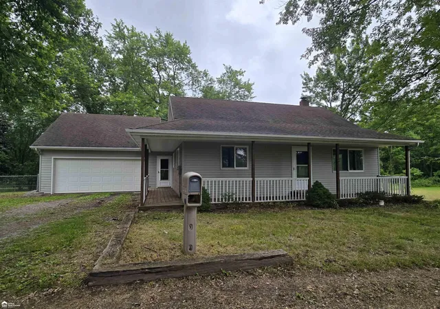 Photo 3 of Single family home for sale at 819 W Summit St, Durand, MI 48429 | MLS# 5050213161 | Listing updated on 2026-08-31