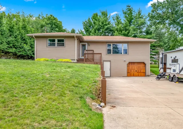 Photo 2 of Single family home for sale at 11971 Bradley Dr, Jerome, MI 49249 | MLS# 64026032617 | Listing updated on 2026-07-21