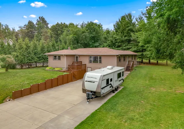 Photo 3 of Single family home for sale at 11971 Bradley Dr, Jerome, MI 49249 | MLS# 64026032617 | Listing updated on 2026-07-21
