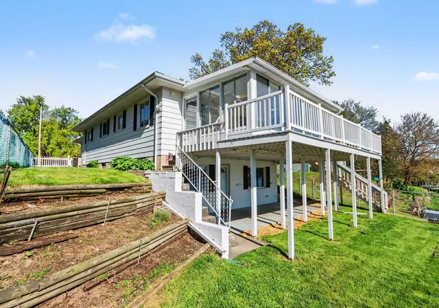 1st image of 468 W Crooked Lake Dr W, Kalamazoo, MI 49009 | MLS# 66026032622