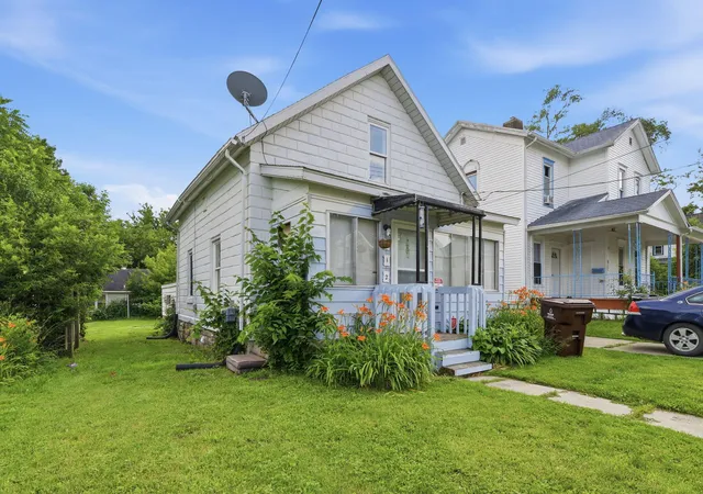 Photo 2 of Single family home for sale at 612 Baker St, Lansing, MI 48910 | MLS# 65026032624 | Listing updated on 2026-07-24