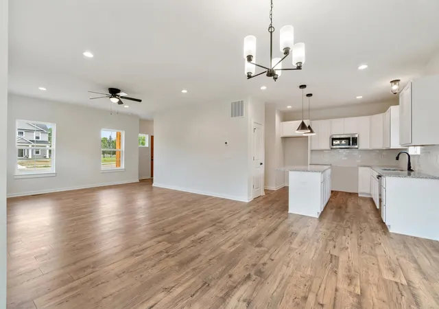 Photo 4 of Single family home for sale at 5 E Main St, Owosso, MI 48867 | MLS# 55026032629 | Listing updated on 2026-06-29