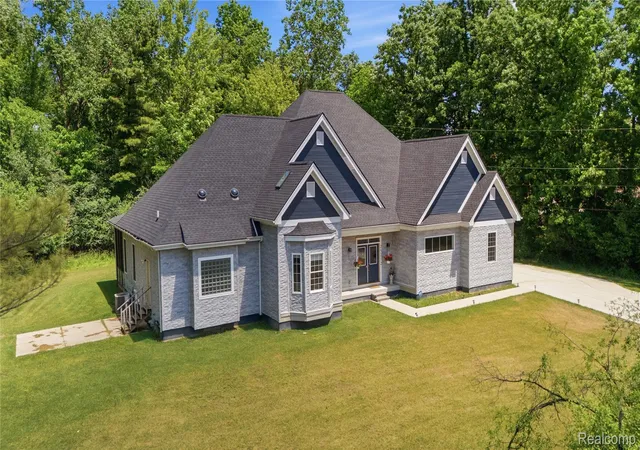 Photo 2 of Single family home for sale at 25212 Edgemont Dr, Southfield, MI 48033 | MLS# 20261049233 | Listing updated on 2026-07-06