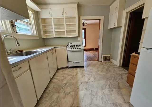 4th image of 403 Pennsylvania Ave, Dowagiac, MI 49047 | MLS# 69026032630
