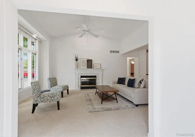 Listing Photo 5 - Condo for sale in building located at 13331 Whittier, Sterling Heights, MI 48312