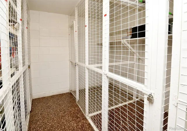 Listing Photo 2 - Condo for sale in building located at 2820 Woodslee Dr, Royal Oak, MI 48073 - Unit #405
