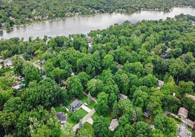 Photo 34 of Single family home for sale at 3691 Woodview Ave, West Bloomfield, MI 48324 | MLS# 20261049252 | Listing updated on 2026-09-09