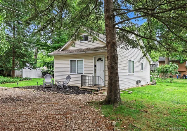 Photo 3 of Single family home for sale at 3691 Woodview Ave, West Bloomfield, MI 48324 | MLS# 20261049252 | Listing updated on 2026-09-09