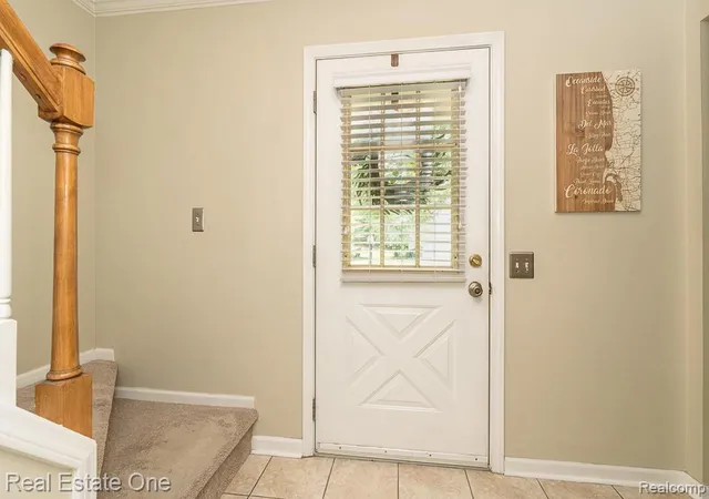 2nd image of 606 Whitney Dr, Rochester Hills, MI 48307 | MLS# 20261049287