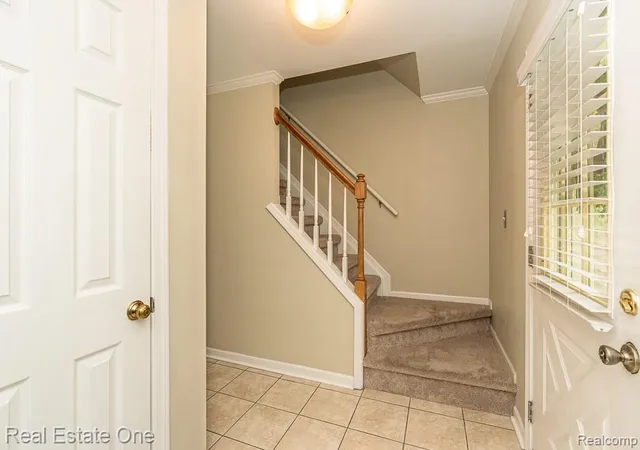 3rd image of 606 Whitney Dr, Rochester Hills, MI 48307 | MLS# 20261049287