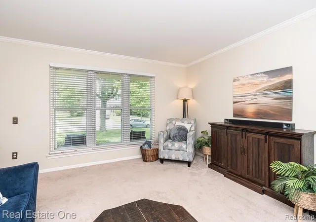 5th image of 606 Whitney Dr, Rochester Hills, MI 48307 | MLS# 20261049287