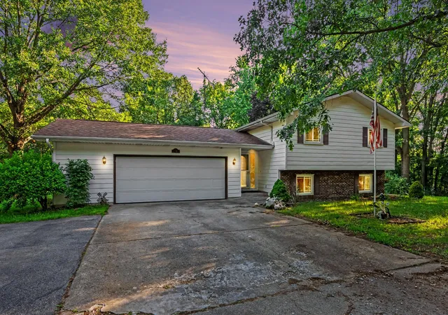 Photo 1 of Single family home for sale at 6080 Herring Rd, Litchfield, MI 49252 | MLS# 66026032657 | Listing updated on 2026-09-01