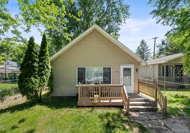 Photo 1 of Single family home for sale at 1325 E Lake Dr, Novi, MI 48377 | MLS# 20261049301 | Listing updated on 2026-08-22