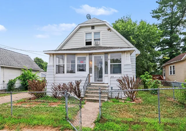 Photo 2 of Single family home for sale at 103 Webber St, Battle Creek, MI 49015 | MLS# 64026032658 | Listing updated on 2026-09-02