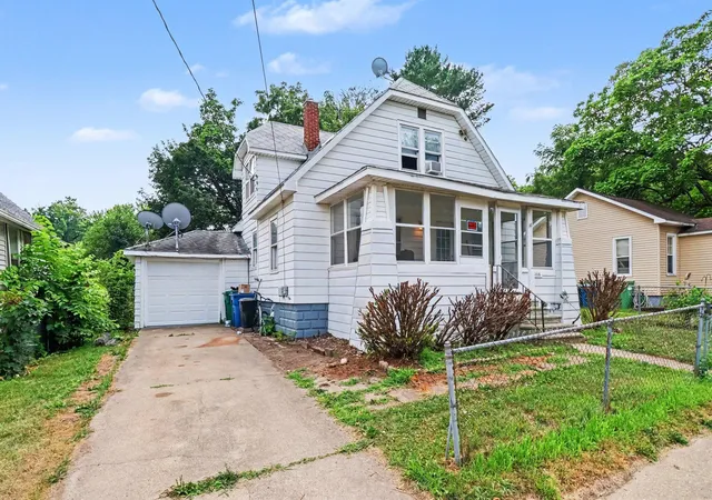 Photo 3 of Single family home for sale at 103 Webber St, Battle Creek, MI 49015 | MLS# 64026032658 | Listing updated on 2026-09-02