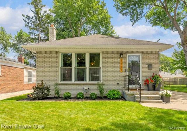 Photo 1 of Sale Pending at 1511 S Wilson Ave, Royal Oak, MI 48067 | MLS# 20261049312 | Listing updated on 2026-07-26