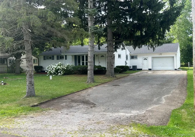 Photo 2 of Single family home for sale at 6182 Surrey Ln, Burton, MI 48519 | MLS# 20261049339 | Listing updated on 2026-07-06