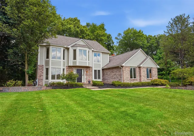 Photo 2 of Single family home for sale at 5336 Urbana Dr, Brighton, MI 48116 | MLS# 20261049363 | Listing updated on 2026-09-08