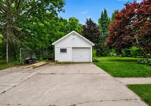 Photo 3 of Single family home for sale at 6109 Brooklyn Rd, Jackson, MI 49201 | MLS# 55026032691 | Listing updated on 2026-09-15